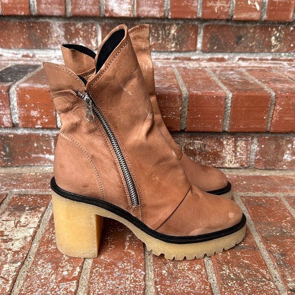Free People Shoes - Free People Jack Size Zip Tan Ankle Boots Women's Size 39.5 US 9